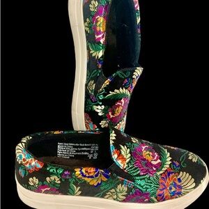 Brash embroidered slip on’s